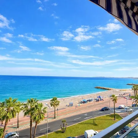 Beautiful Beachfront דירה