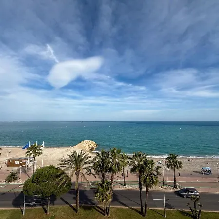 Beautiful Beachfront アパート