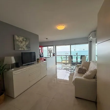 Beautiful Beachfront Apartman *