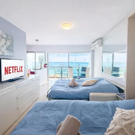 Beautiful Beachfront Apartmán
